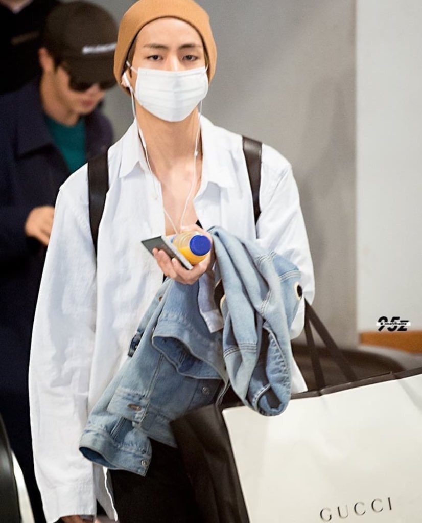 taehyung wearing beanies ; a cute thread 