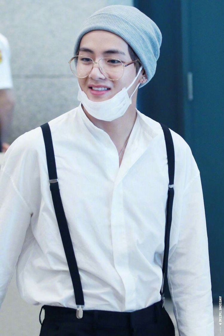 taehyung wearing beanies ; a cute thread 