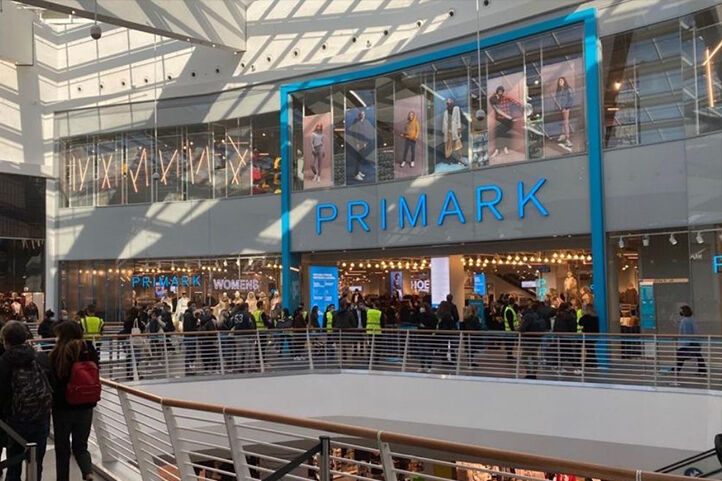 Grottini's tweet image. Primark restarts with a new formula: stores inaugurated with 24hr formula bit.ly/37eSknk