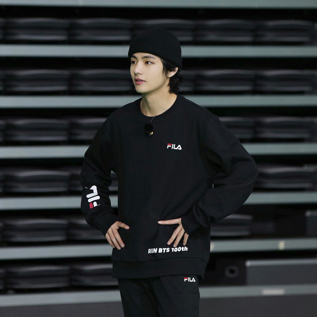 taehyung wearing beanies ; a cute thread 