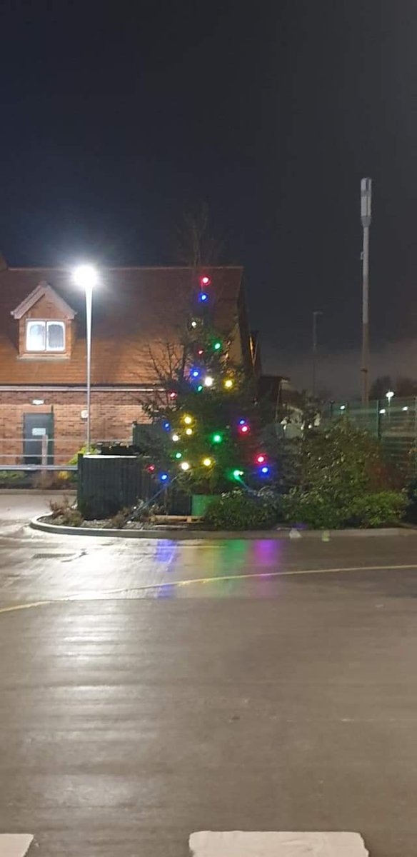 wmastonysutton's tweet photo. It's beginning to look a lot like Christmas at Stoke hub. Fantastic work from @wmassteverust &amp; team for making this happen. A special thanks to @JonBeechRecover for the support.

The station looks amazing 🎅🎄☃️ https://t.co/bWKjA3zxy8 https://t.co/Tx7MnZYOSZ