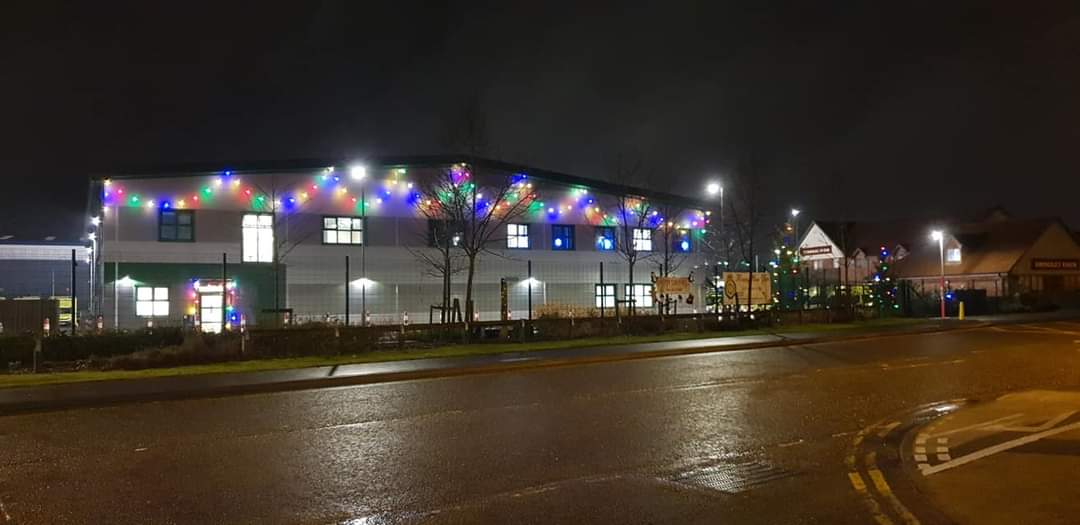 wmastonysutton's tweet photo. It's beginning to look a lot like Christmas at Stoke hub. Fantastic work from @wmassteverust &amp; team for making this happen. A special thanks to @JonBeechRecover for the support.

The station looks amazing 🎅🎄☃️ https://t.co/bWKjA3zxy8 https://t.co/Tx7MnZYOSZ