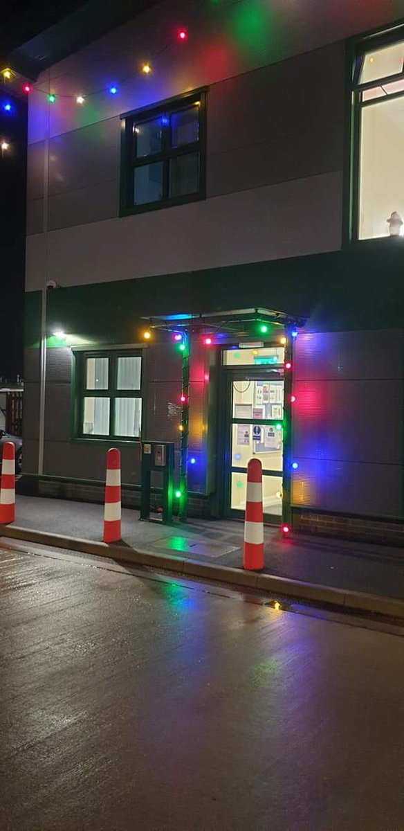 wmastonysutton's tweet photo. It's beginning to look a lot like Christmas at Stoke hub. Fantastic work from @wmassteverust &amp; team for making this happen. A special thanks to @JonBeechRecover for the support.

The station looks amazing 🎅🎄☃️ https://t.co/bWKjA3zxy8 https://t.co/Tx7MnZYOSZ