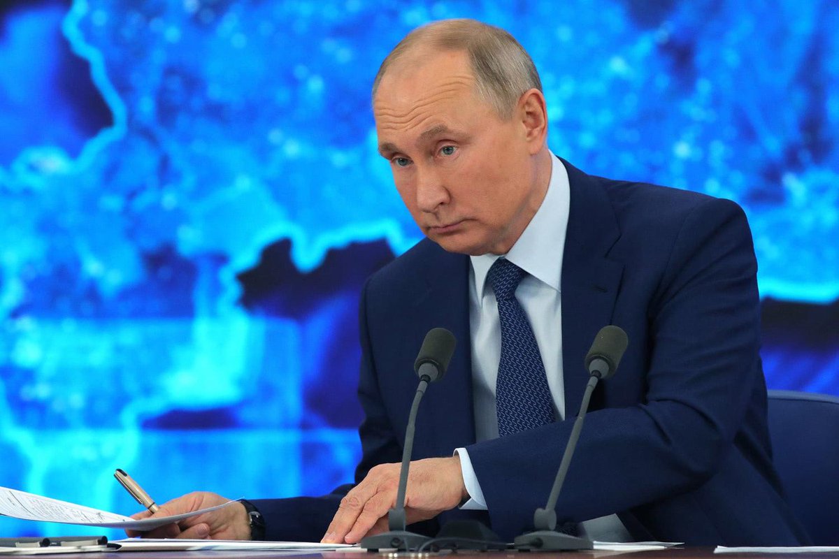 LANACION's tweet photo. Vacuna rusa: Putin dice que no se la aplicó porque no se recomienda a mayores de 60 https://t.co/vPxN6dYWfW https://t.co/Hei8mxA7aF