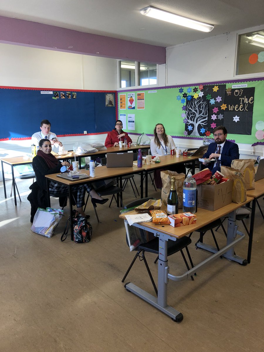 End of term Hums Christmas lunch <a href="/SpringwestA/">Springwest Academy 💙</a> great end to a great term! #teamHums #bestteam #ChristmasIsON