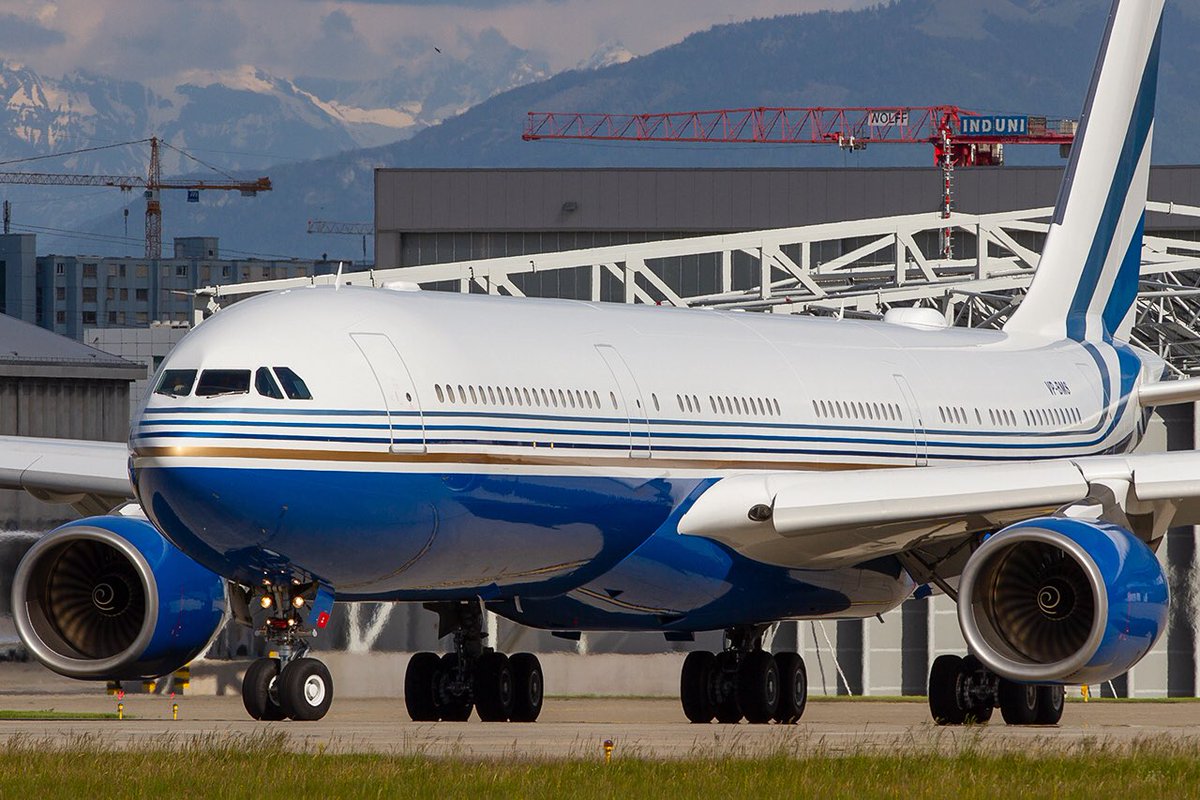 Smutz07710322's tweet photo. Back in May 2017 ...
#switzerland #suisse #geneva #geneve #airbus #boeing #a340 #avgeek #bbj #businessjet #Eos7D #canonlense #canon70200mm #canonphoto #gva #canonpicture #vpbms #privatejet #aviationpics #aviationphotography @geneveaeroport #lasvegassands https://t.co/6YjVftgoNl