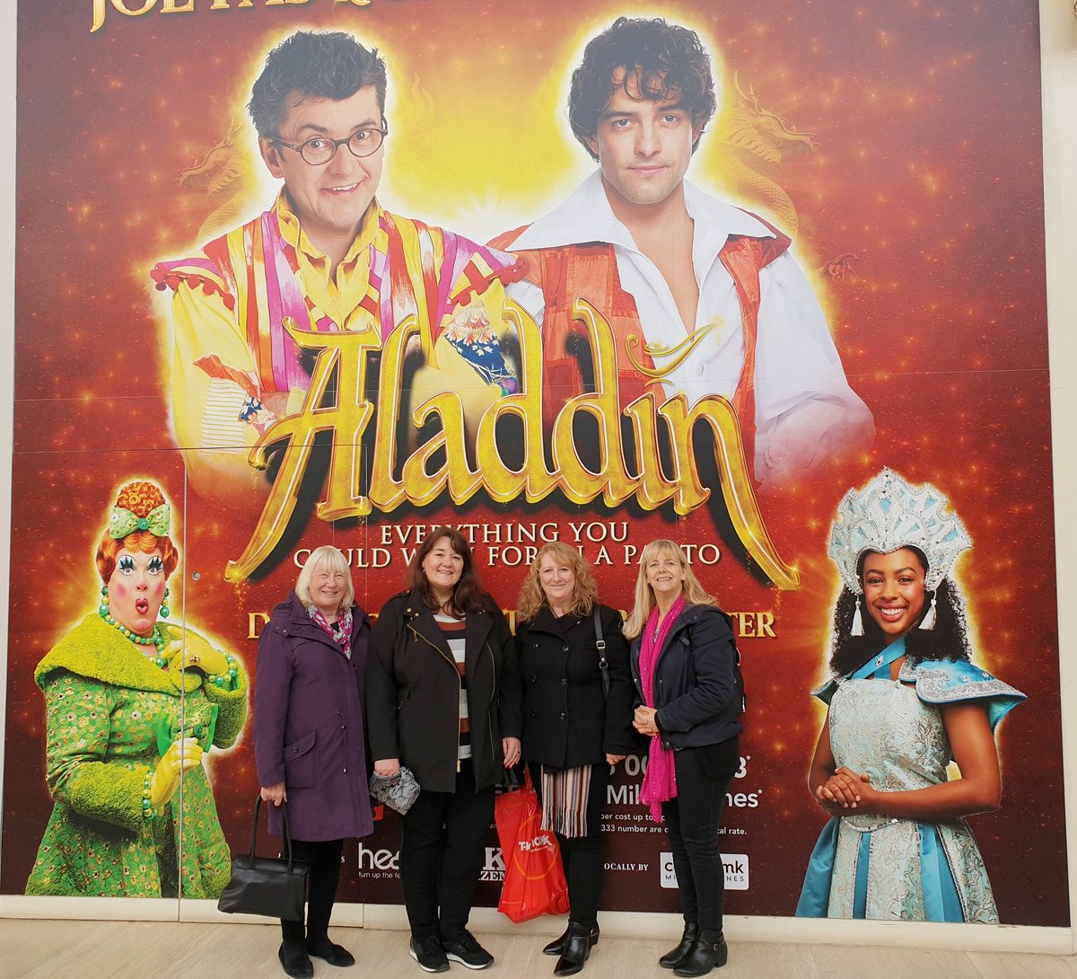 Hollyhock42's tweet photo. @leemeadofficial @MKTheatre So sorry about the T3 closure. I'm sure everyone has worked so hard. Its still appreciated even though we can't come at the moment and we will get over this xx #LongLivePanto https://t.co/LvGG3DQCIB