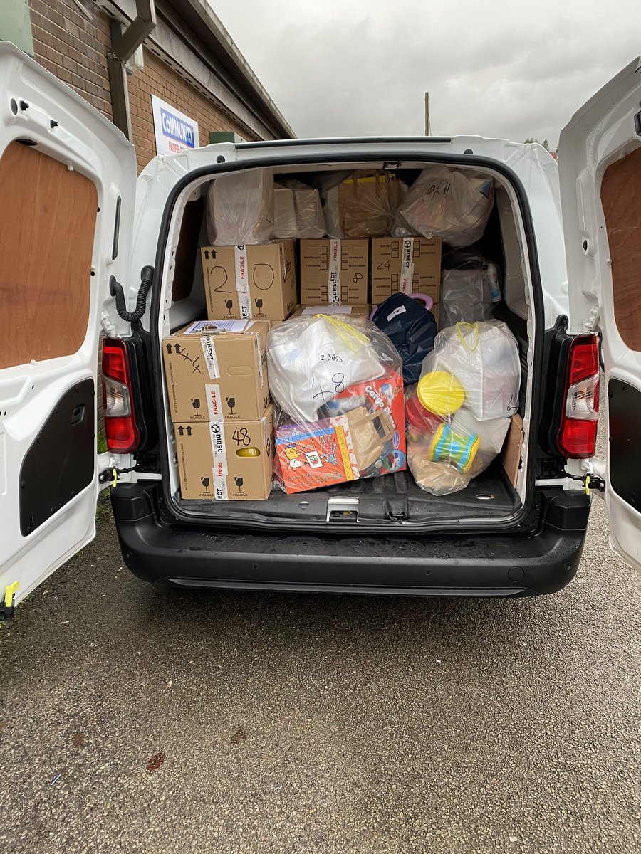 Thank you too @DaysRental1 for letting us have one of their brand new vans for a week to deliver much needed packs to the community for Christmas.

All loaded up for another run, ahead of schedule, real community effort!