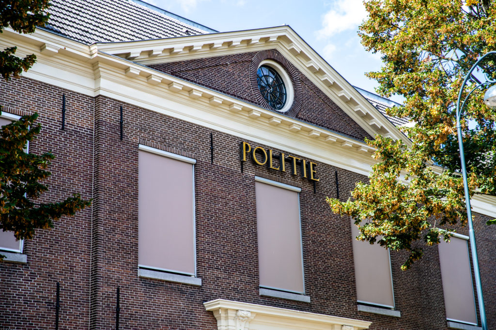 Bestelbus in brand in Haarlemse Werfstraat: Een bestelbus in de Werfstraat in Haarlem is donderdagmorgen in vlammen opgegaan.