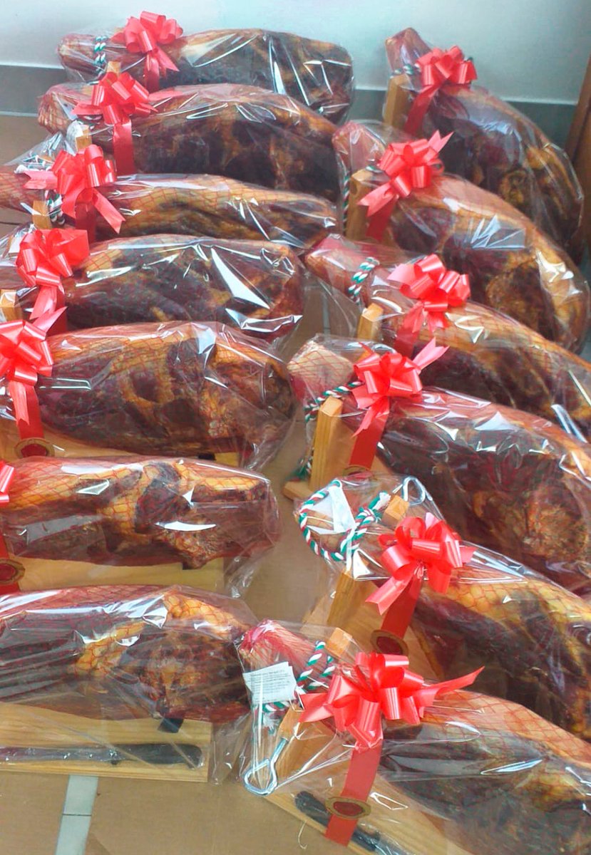 QAldeia's tweet photo. Boas Festas com os 🎁Cabazes de🎄 Natal da Quintinha d'aldeia.
Últimos dias para encomendar o  Cabaz ideal para a sua Empresa.
Continuamos a dar tudo para levar até si a tempo e horas os nossos Cabazes,
Contacte o nosso Departamento Comercial e peça um orçamento Gratuito. https://t.co/M1vjX6rapz