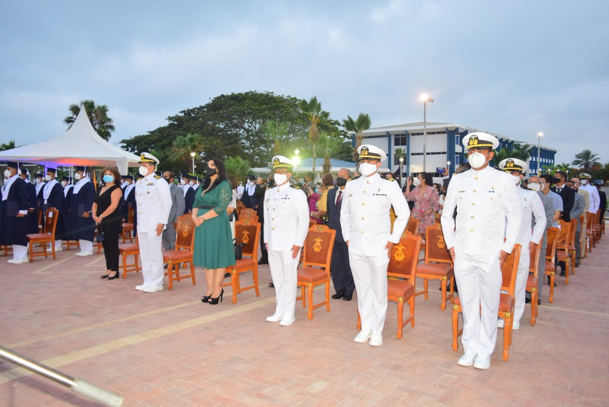 armada_ecuador's tweet photo. #Salinas| En la #EscuelaSuperiorNaval se efectuó la ceremonia de graduación como Licenciados en Ciencias Navales y Logística Naval de los Guardiamarinas de 4to año culminando con éxito su formación académica #ESSUNA https://t.co/SqPqDIkI2Q