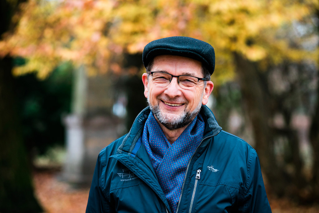 Metod_Berlec's tweet photo. Dr. Ivan Štuhec za revijo #Demokracija: "Tokrat ponujajo Erjavca kot predsednika vlade. In prav zaradi tega postajajo volitve vse bolj farsa, kar se odraža na volilni udeležbi. Te manipulacije so izključno zgodba stricev in tete iz ozadja ter njihovih medijskih trobil." https://t.co/59SK5U0SOG