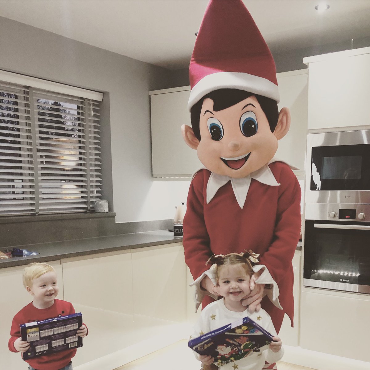 kellymariestewa's tweet photo. #elfontheshelf making memories.... family is everything 💯 #Christmas2020 https://t.co/2m51DubRwh