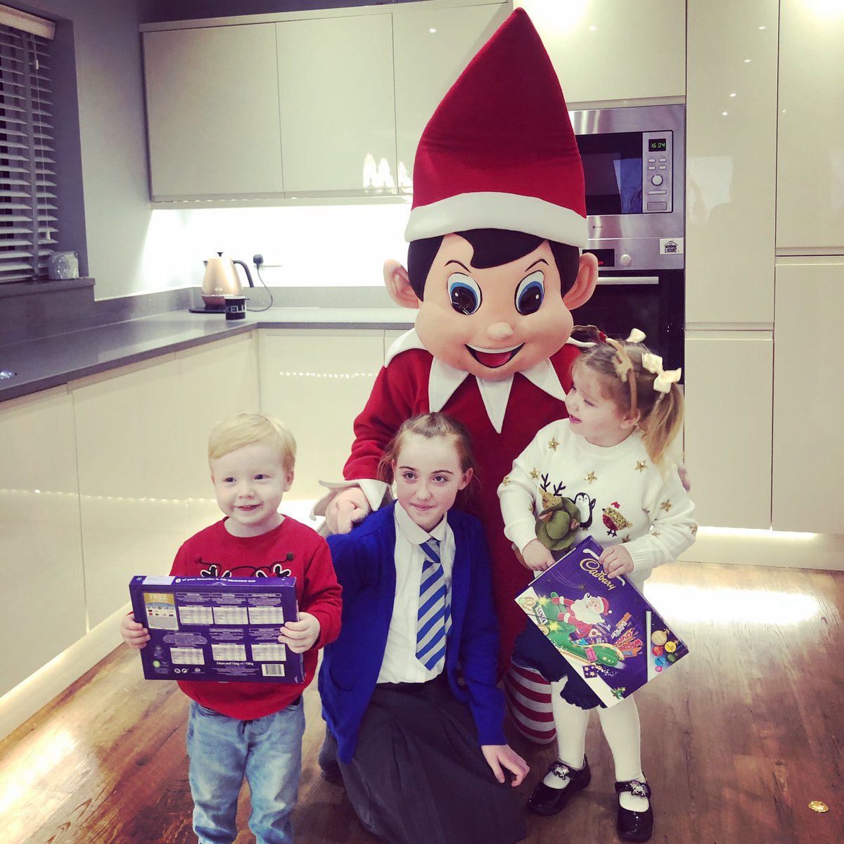 kellymariestewa's tweet photo. #elfontheshelf making memories.... family is everything 💯 #Christmas2020 https://t.co/2m51DubRwh