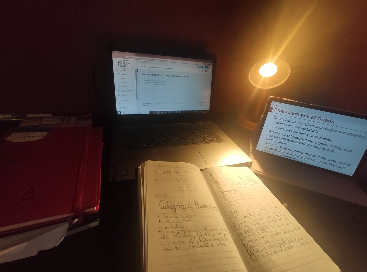 lifelovergrl's tweet photo. #studyhard And how's your day going ? 🙃 https://t.co/QWIW19p7db