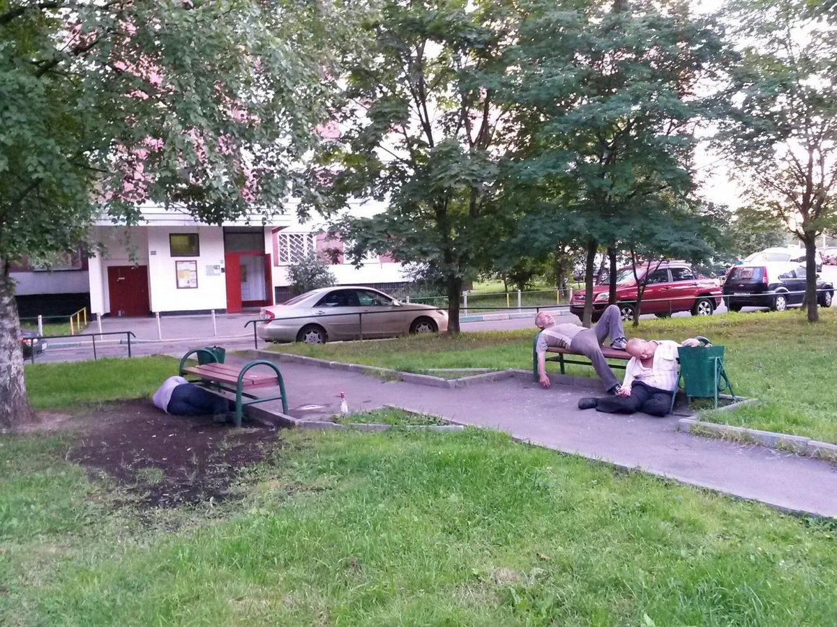 Bill Gates takes out Russians by activating 5G microchip implants