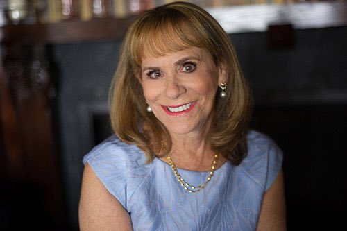 KindnessPodcast's tweet photo. This interview with Laura Schroff is so special to me. Find out why when you listen to today’s episode of The Kindness Podcast. Find it on NPR, iTunes, stitcher or wherever you love to listen. @aninvisibletrd https://t.co/65YUytiT17
