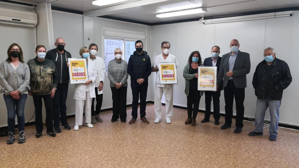 apicsmetronord's tweet photo. 🏆 L'Associació Neurològica Amics del Baix Montseny ha lliurat als professionals del #CAPSantCeloni un premi en reconeixement a la seva tasca en la cura de la salut del veïns durant la pandèmia #coronavirus SARS-CoV-2

Enhorabona companys! 👏👏👏

 ℹ️ https://t.co/Xe9MiJuBzH https://t.co/Qg6NDJ0kT6