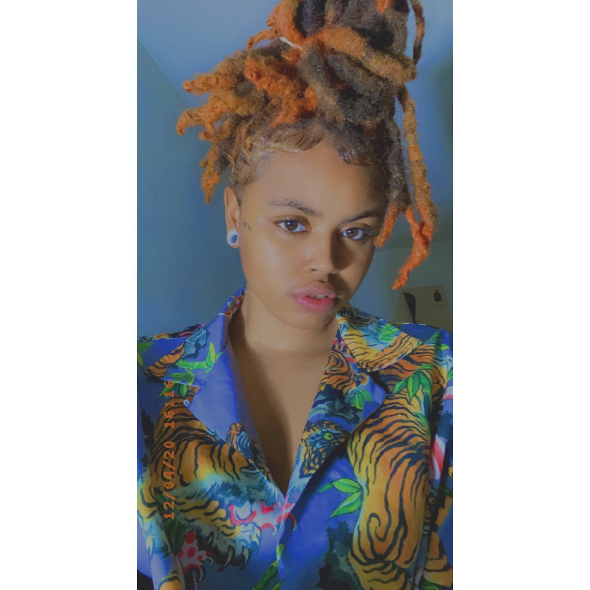 Ruepratt's tweet photo. Vibe Right Make Ya Temperature Spike 🤞🏽😈 #RubyNation🍍 #RuedAf #Lgbt #Locs https://t.co/JcijA1pOdt