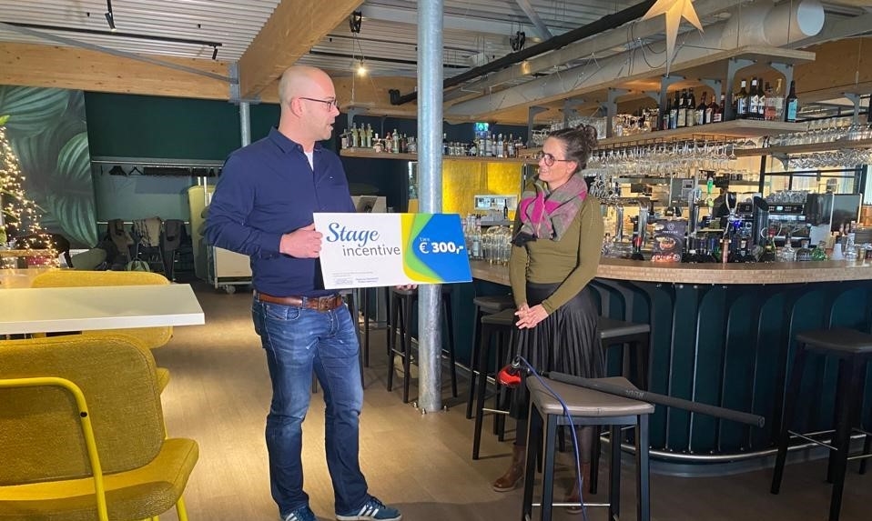 Regionaal werkbedrijf Gelderland-Midden heeft bedrijven genomineerd voor een stage-incentive. Daarmee wordt waardering getoond voor bedrijven die ondanks de crisis toch stage- en leerwerkplekken blijven aanbieden voor PRO en VSO-leerlingen ➡️ bit.ly/3moBh6R #SprekendGLD