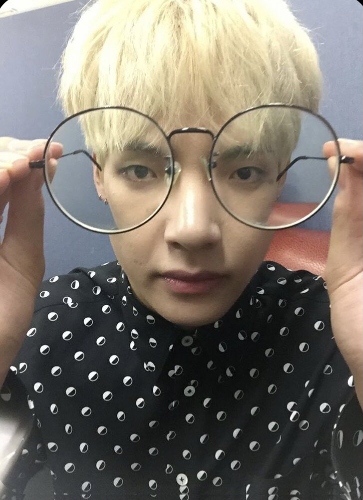 アケボノ フォルダ整理してたらなぜか自分テテの変顔めっちゃ保存してて見直してて吹いたwwwwwwwww 変顔のじゃないのもあるけどテテの変顔は本当に面白いし元気になるし可愛いし癒し効果もあるのです お疲れの方はぜひキムテヒョンでマイナスイオン感じて