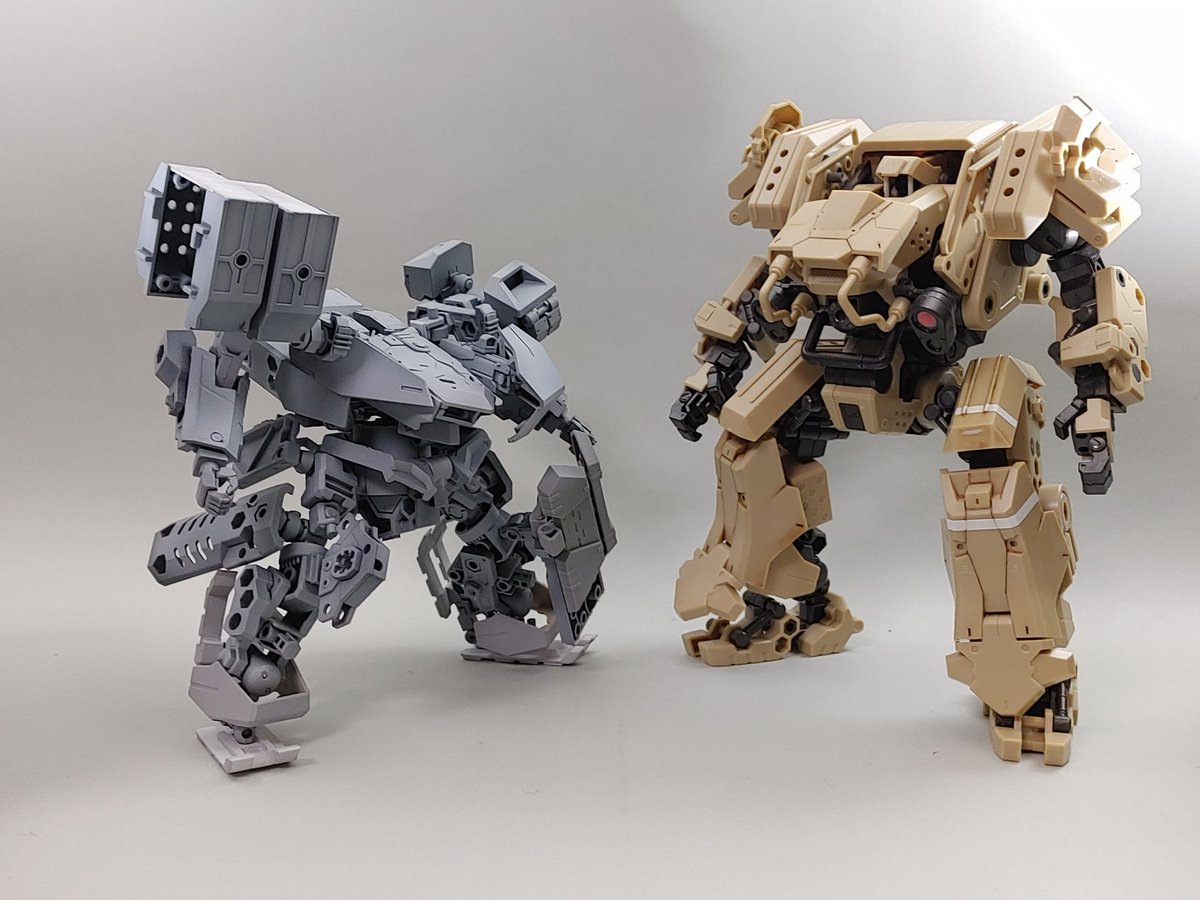 ボレ口 ヘキサギアでアーマード コアを本気で作ってみた もちろんガバナーは乗れます コンパクトに見せるための新構造コクピットを採用 雑に形にしただけなのでこれから作り込む ヘキサギア