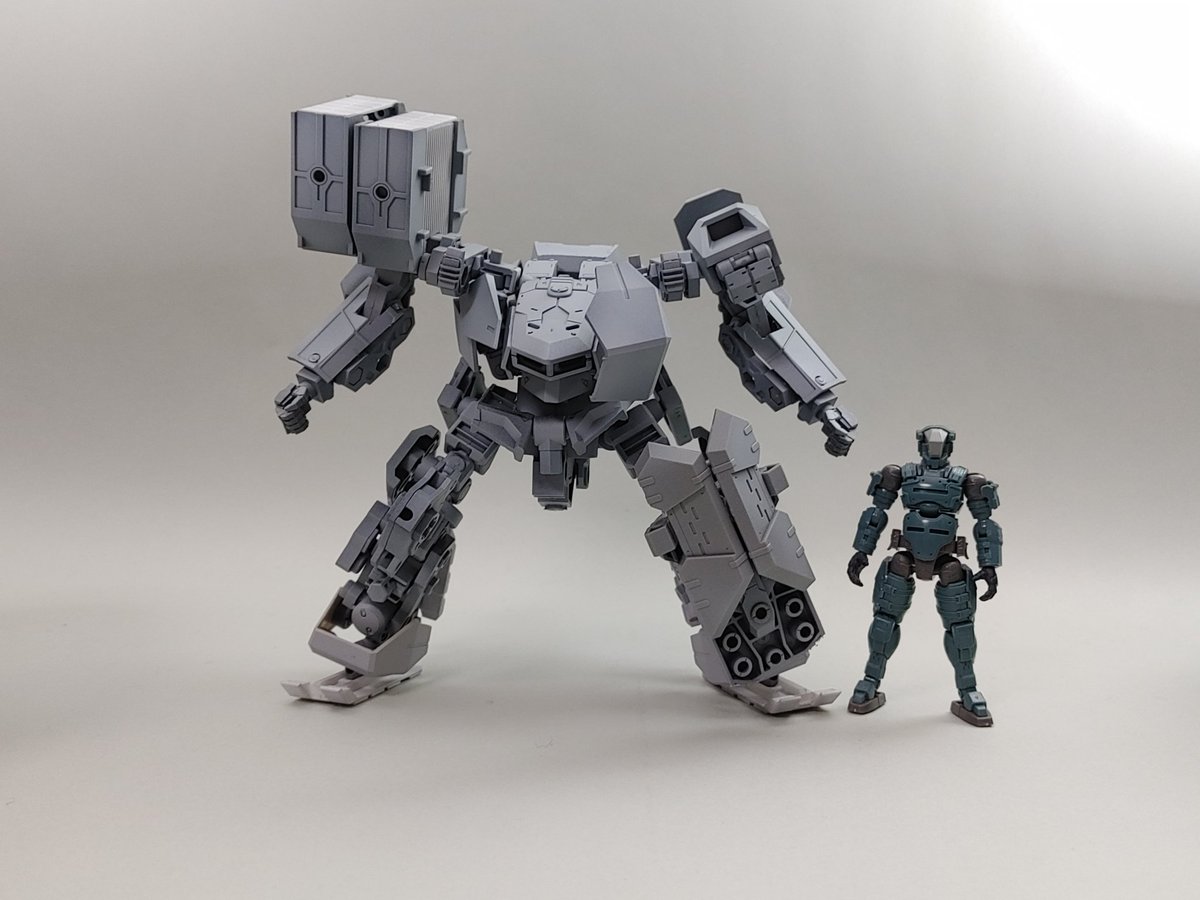 ボレ口 ヘキサギアでアーマード コアを本気で作ってみた もちろんガバナーは乗れます コンパクトに見せるための新構造コクピットを採用 雑に形にしただけなのでこれから作り込む ヘキサギア