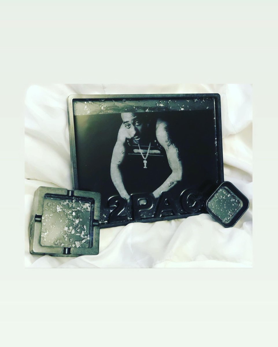 HigherSenseCo's tweet photo. 2Pac Rolling Tray Set
R.I.P. Tupac Shakur ππΎπ€ @2PAC
Hands down, my most favorite tray! #2Pac #Resin #ResinTraySet #Tupac #ResinAshtrays #OnlineShopping #BlackOwned #LocalBusiness #TagAFriend #TupacFans #EtsySale #Etsy #Christmas20 #TupacShakur #Follow #HigherSenseCreations https://t.co/fUZrmt4eX4