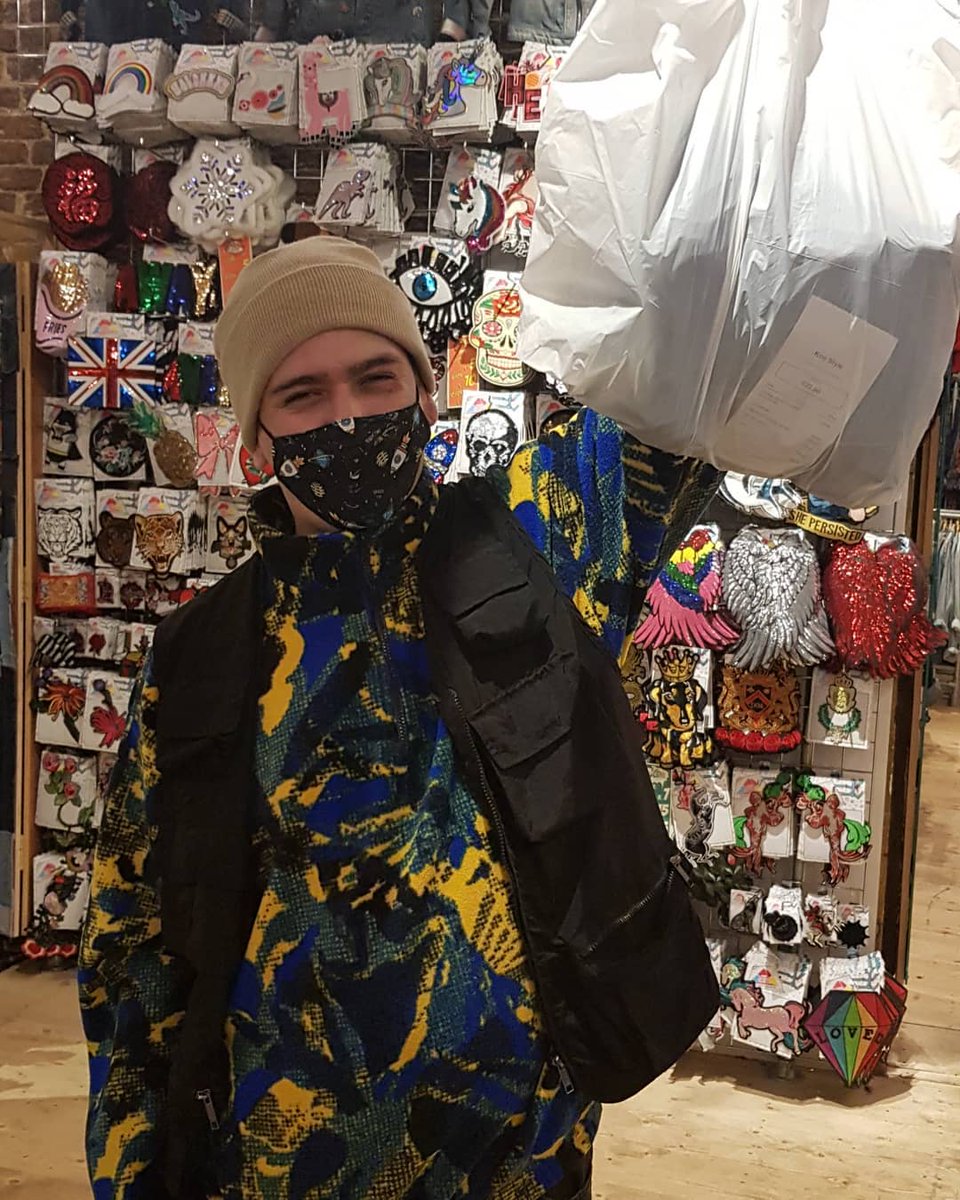 koostyleuk's tweet photo. Yesterday was such an amazing #VintageAuction day!!
3 winners!! x2 Levi's Jeans + bundle of Flannels Shirt

Join us at our last #auction of the 2020 - 
30th December @ 5PM - https://t.co/5wJfjFKNw0

Live Stream On Instagram 🎁
#OnlineAuction #VintageClothes #CamdenAuction #Camden https://t.co/XhtHcWDjM8