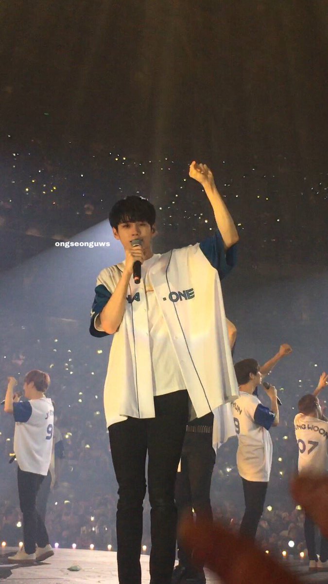 ps: let me add the photos i took of seongwu 