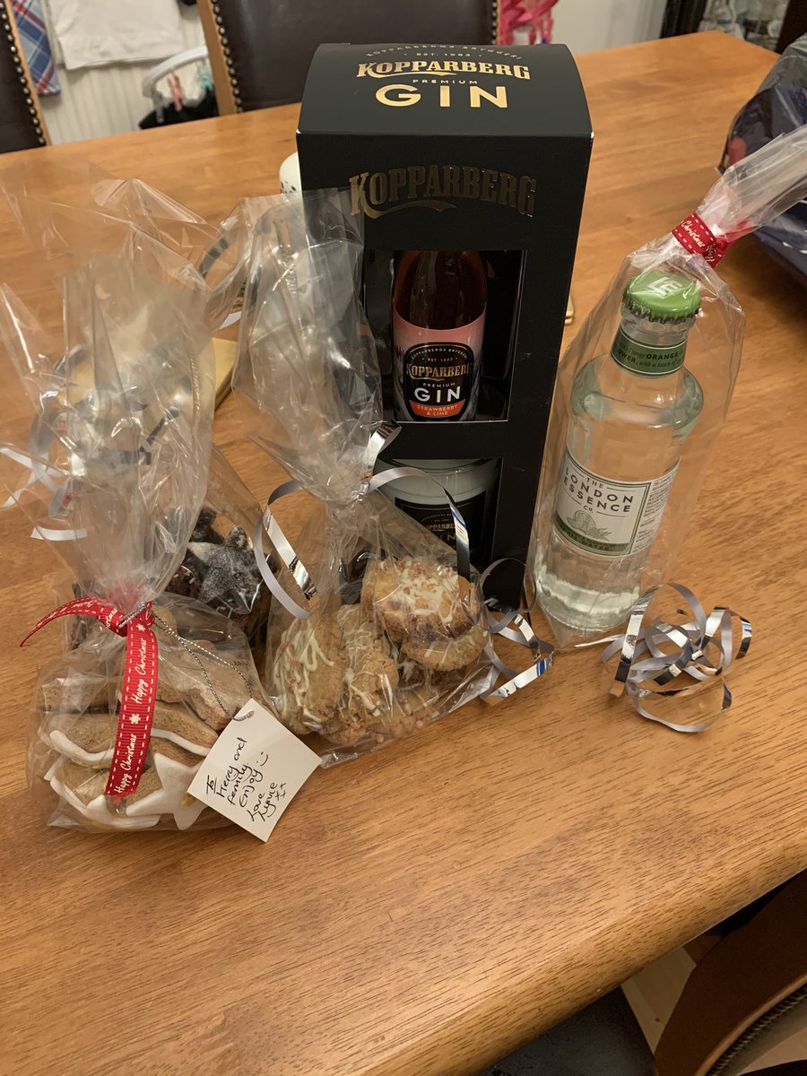 kerryroberts26's tweet photo. Aww just want to say a massive thank you to @hellenmacphers1 and all of Whittaker staff  at #TGH for my lovely delivery today. I really appreciate it. The kids are loving your biscuits @LynneTurton This really cheered us all up . So THANK YOU xxxxx https://t.co/MQOLCYRi8B