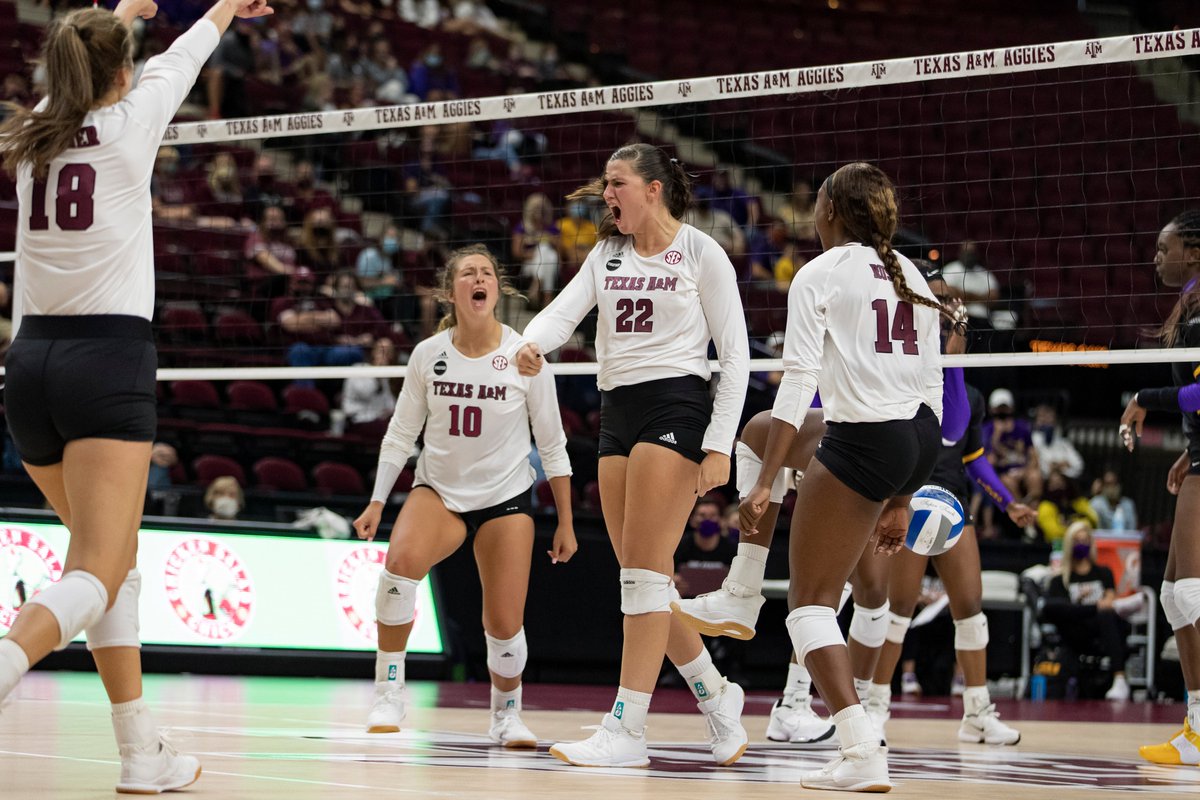 AggieVolleyball's tweet photo. Our middle blockers did work in the fall! 👏

@mdavis13099 👉 8th in the nation in hitting percentage.
@mallorytalbert 👉 9th in the nation in blocks per set.

#Trust #GigEm https://t.co/0y5peIEKNm