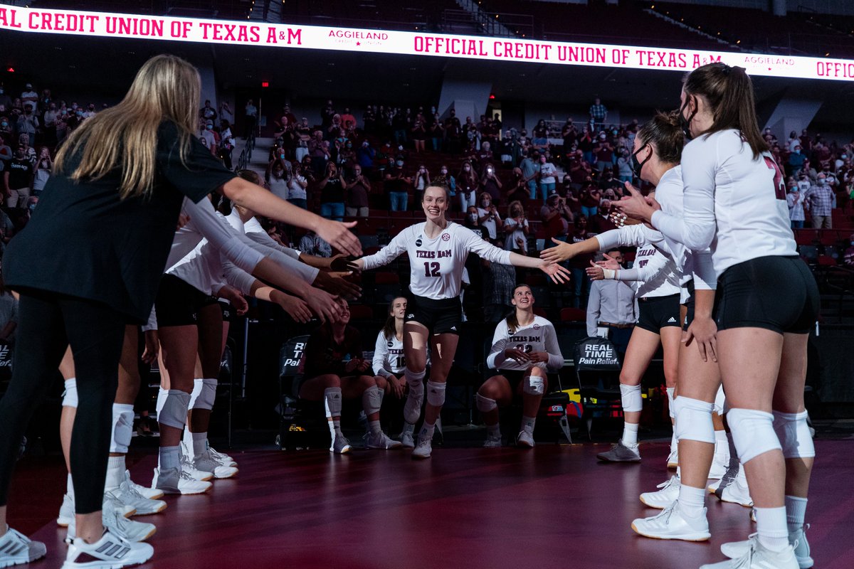AggieVolleyball's tweet photo. Our middle blockers did work in the fall! 👏

@mdavis13099 👉 8th in the nation in hitting percentage.
@mallorytalbert 👉 9th in the nation in blocks per set.

#Trust #GigEm https://t.co/0y5peIEKNm
