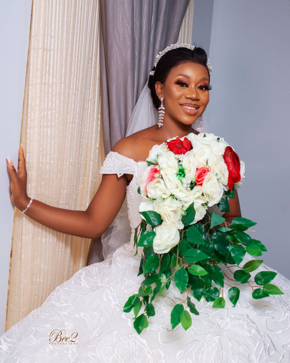 Dezi_experience's tweet photo. Serving you Diva looks..💞😊. Peep the wedding gown all shades of beauty😘. 
#fish2020 Together forever ❤️❤️
Planner @Dezi_experience
#enugutwitter #deziexperience #WeddingSeason #wedding https://t.co/X62AroVwMm