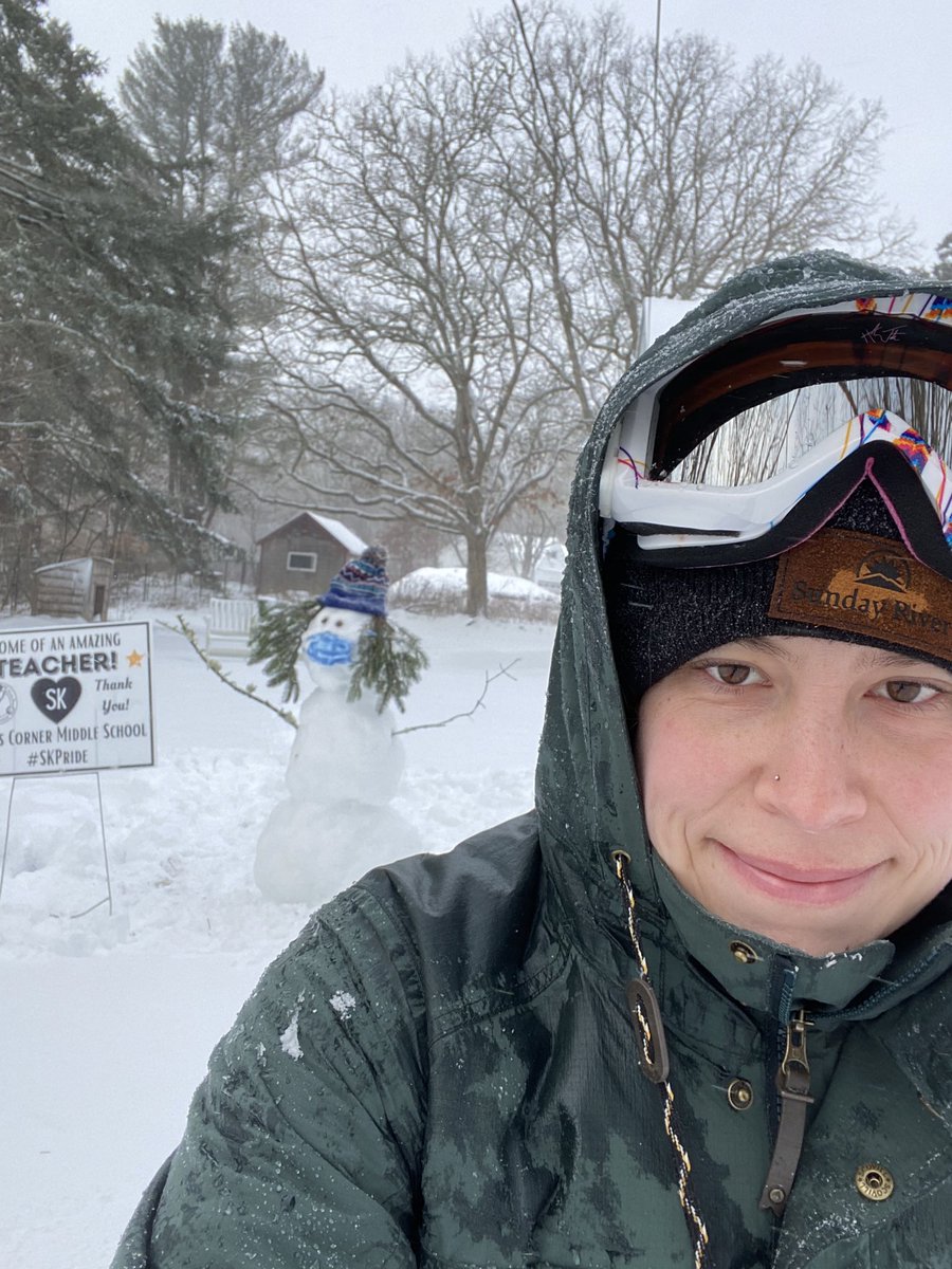 SrtaBerkeSKHS's tweet image. Can’t ask my students to do it if I’m not willing to do the same! I think that’s a teaching rule somewhere...❄️☃️🥶❄️ #asynchronouslearning  #snowselfie #maskup @CurtisCornerMS @AP_CurtisCorner