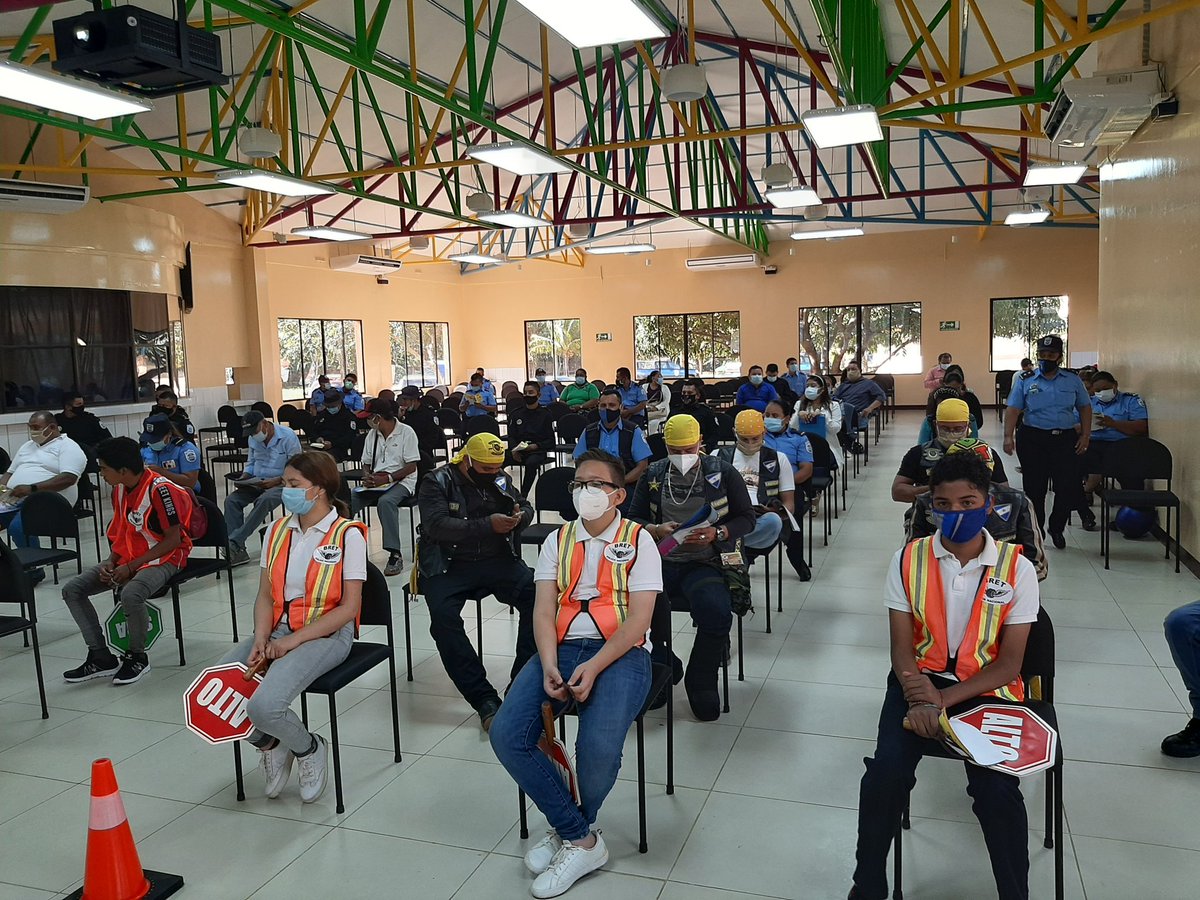 Primer foro departamental #palestinalibre , #TPU19j@Xeras_BD de seguridad vial todos respetamos la.ley de transito preservamos la vida.