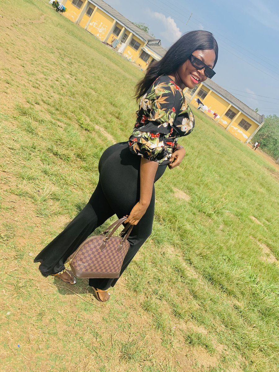 Ashabi_ade2811's tweet photo. We ain’t picture perfect but we worth the pictures 🙃🙃 https://t.co/cWU9SK7xen