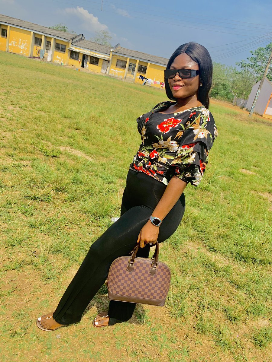 Ashabi_ade2811's tweet photo. We ain’t picture perfect but we worth the pictures 🙃🙃 https://t.co/cWU9SK7xen