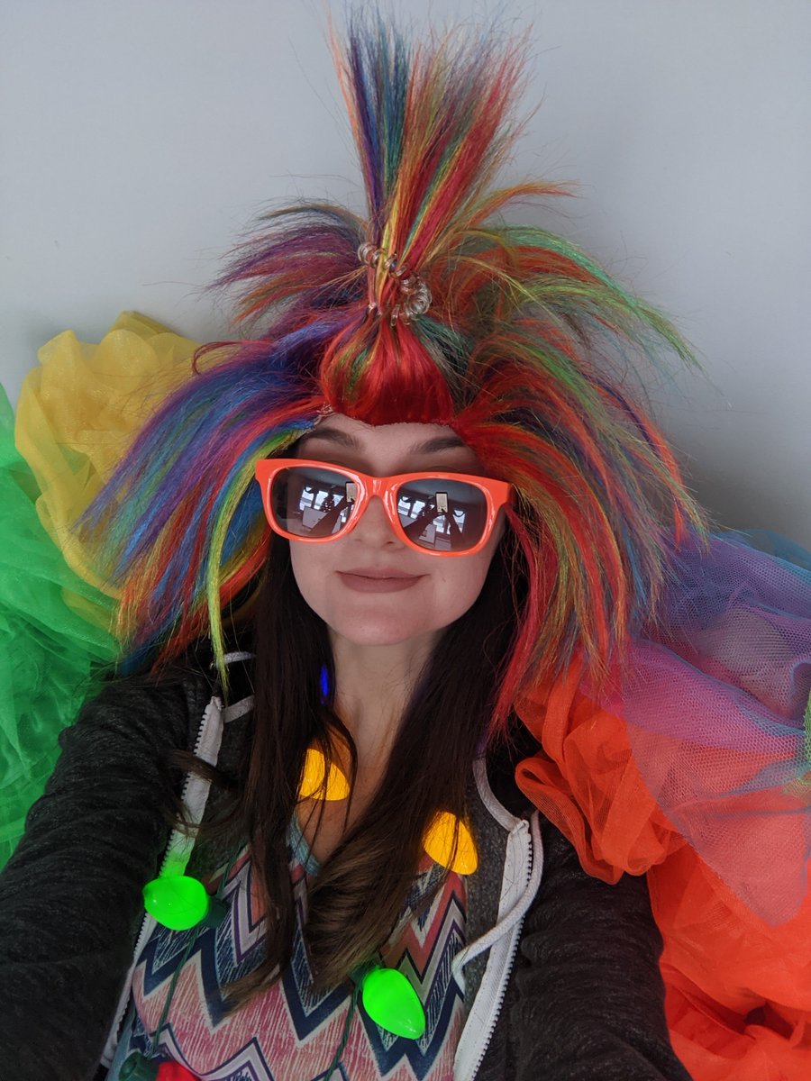 WeaklandThird's tweet photo. Happy The Brightest Thursday! 🤣 Virtual learning can still be fun!❤️❤️❤️❤️ https://t.co/1ehQrDOGC5