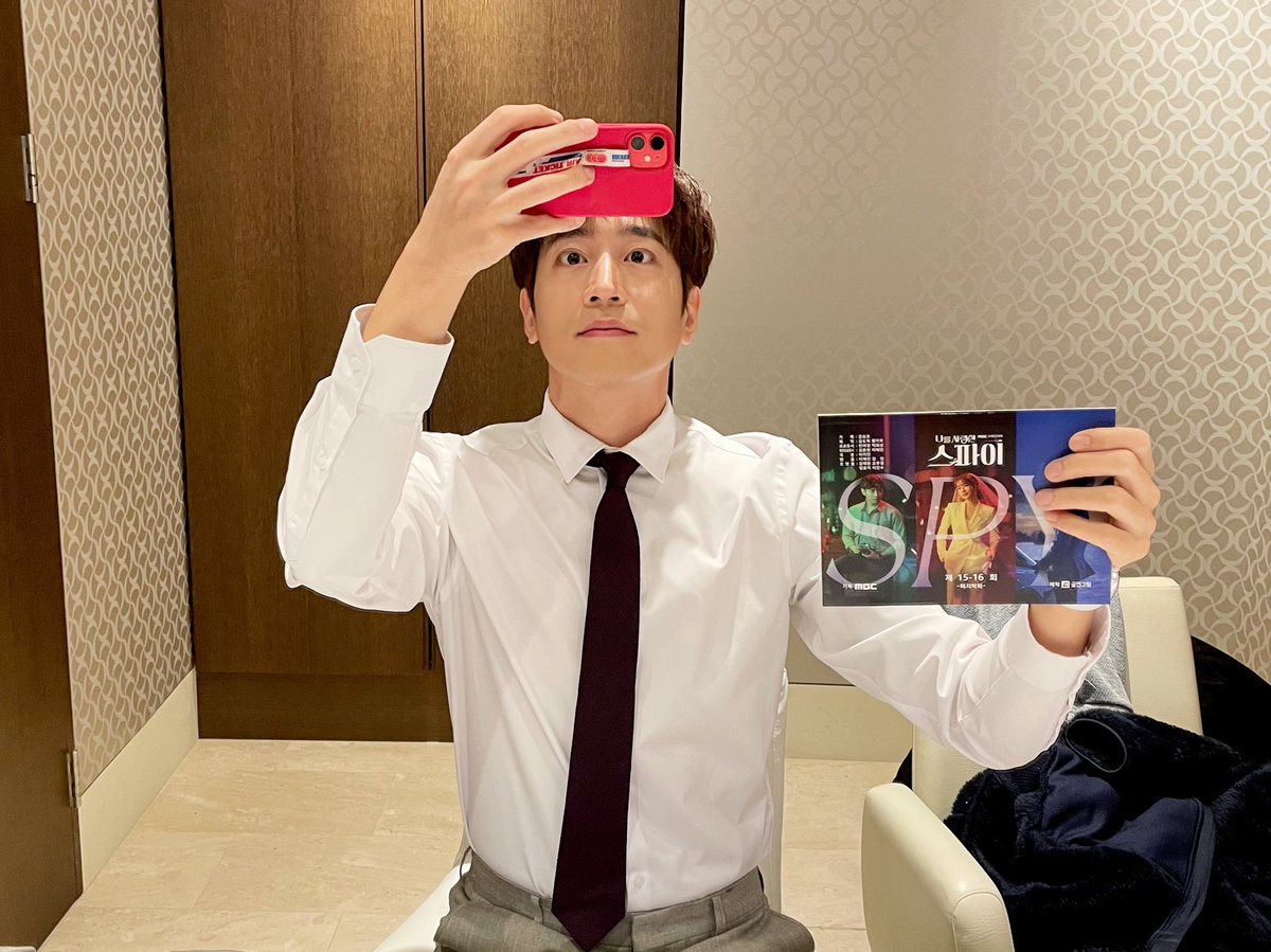 나사스의 로코Queen으로 6개월 동안 즐거운 시간이었습니다.
나사스팀 한분 한분 너무 고생하셨고, 그동안 나사스를 시청해 주셔서 감사합니다. thank you!

#문정혁 #ERICMUN #에릭 #ERIC #신화 #SHINHWA #MBC #나를사랑한스파이 instagram.com/p/CI5rYjBhB5y/