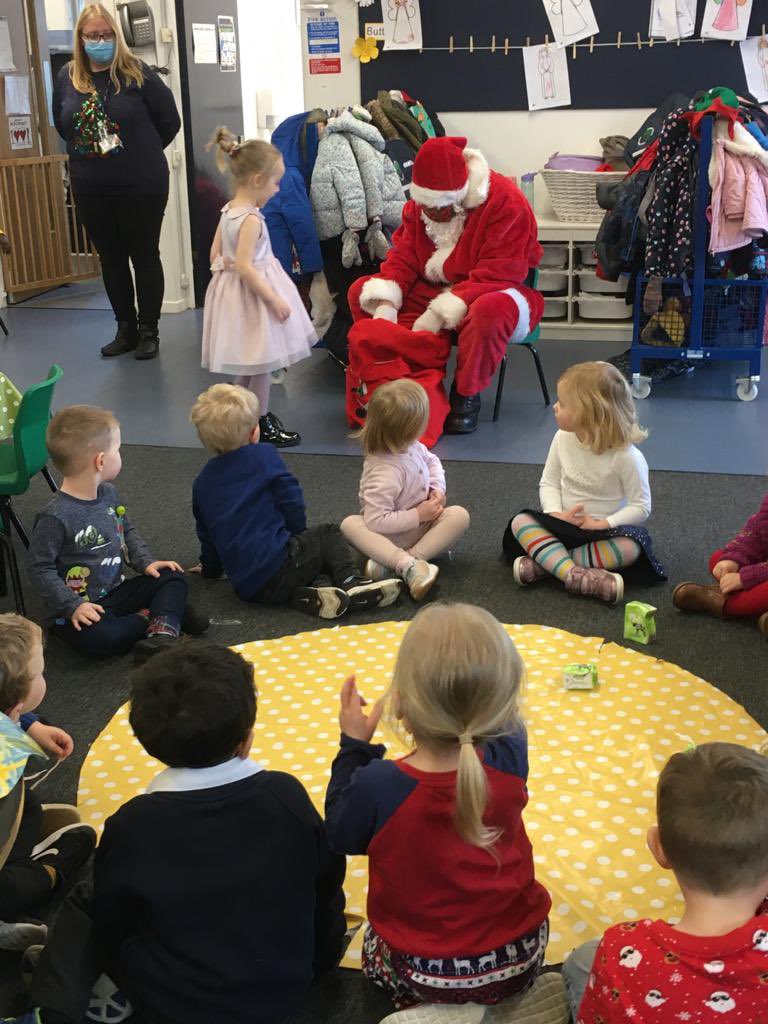 AldermanPounder's tweet photo. One final visit to AP today for Father Christmas to see our Y2 children and our children in the Pod! Lots of lovely smiling faces! #AP12DaysOfChristmas https://t.co/f8qzLHhTCk