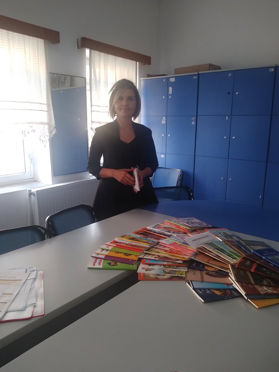 #Muğlaevdekalkitapoku projesi kapsamında Bodrum İlçe MEM tarafından gönderilen kitaplar öğrencilerle buluşuyor <a href="/Edizetin5/">Ediz Çetin</a> <a href="/BayAKTAN/">SERKAN RESUL AKTAN</a> <a href="/bodrumMEM/">Bodrum İlçe MEM</a> <a href="/aslankorkmazmeb/">Aslan Korkmaz</a> <a href="/MesutTOPALOLU/">Mesut TOPALOĞLU</a> <a href="/mugla_mem/">Muğla İl Millî Eğitim Müdürlüğü</a> <a href="/mugla_arge/">ArGe Muğla İl Milli Eğitim Müdürlüğü</a> <a href="/tcmuglavaliligi/">Muğla Valiliği</a> <a href="/pervin_tore/">Pervin TÖRE</a> <a href="/ziyaselcuk/">Ziya Selçuk</a>