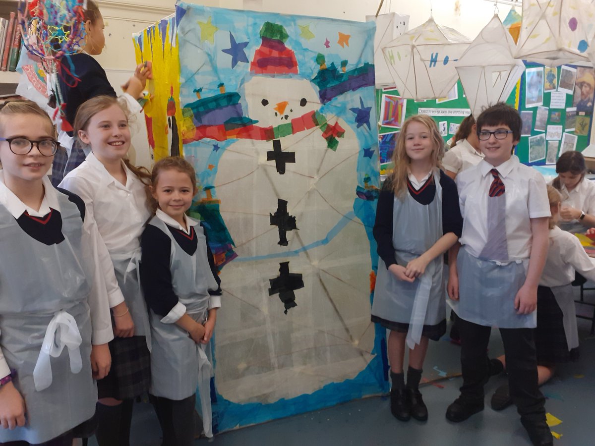 RydeSchool's tweet photo. Watch out for the giant lanterns! Today is Ryde's Merry and Bright late night shopping evening. Our Arts Awards pupils will be joining in with their giant lanterns adoring the streets and their voices filling the air with Christmas Carols.  #Christmasfun #Rydejunior https://t.co/cHVpog86I1