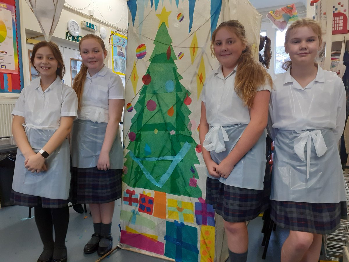 RydeSchool's tweet photo. Watch out for the giant lanterns! Today is Ryde's Merry and Bright late night shopping evening. Our Arts Awards pupils will be joining in with their giant lanterns adoring the streets and their voices filling the air with Christmas Carols.  #Christmasfun #Rydejunior https://t.co/cHVpog86I1
