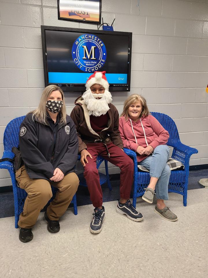 MCS_JMILLER's tweet photo. Santa has arrived at WMS! #rocketpride #wearecity https://t.co/4OwbVLhw1u