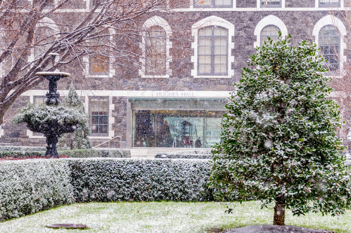 FordhamGSB's tweet photo. The snow is coming down outside Hughes Hall at Rose Hill, as well as at our Lincoln Center campus 🌨️ Be sure to use extreme caution during the storm. Stay safe and warm, Rams! https://t.co/OZXKEjqNhh