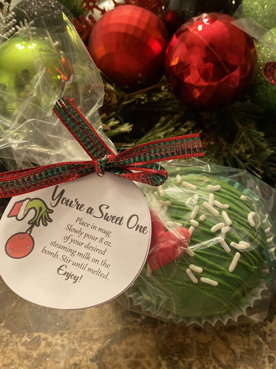 Mrs_Stevenson23's tweet photo. 2020 Stink, Stank, Stunk😝
Grinch day at school today! 💚 Adaleigh Grace brought her amazing teachers these sweet grinch chocolate bombs for this special grinch day🥰 #grinchday #chocolatebombs #ELC1 https://t.co/LBSvlxGOgU
