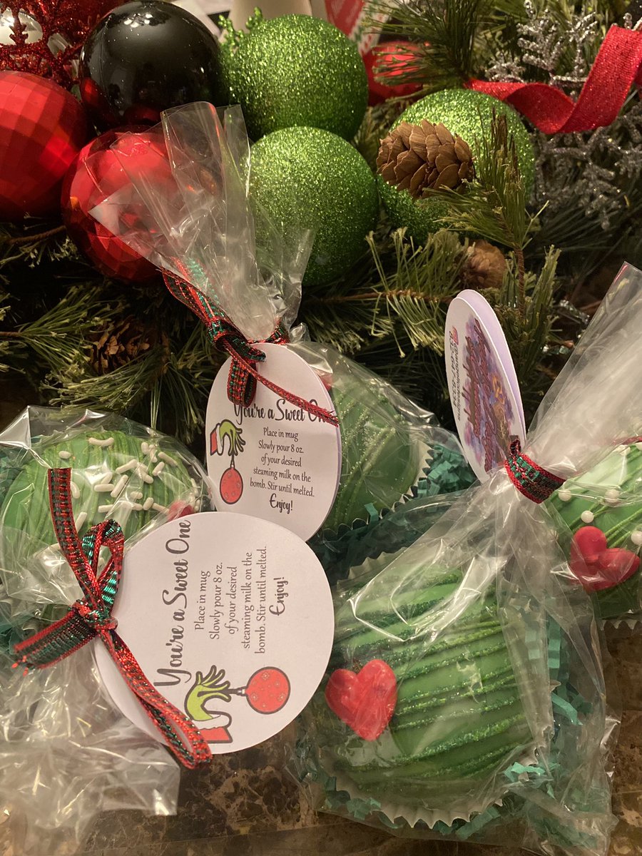 Mrs_Stevenson23's tweet photo. 2020 Stink, Stank, Stunk😝
Grinch day at school today! 💚 Adaleigh Grace brought her amazing teachers these sweet grinch chocolate bombs for this special grinch day🥰 #grinchday #chocolatebombs #ELC1 https://t.co/LBSvlxGOgU