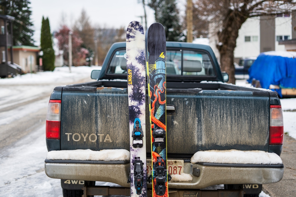 4FRNT_skis's tweet photo. Would you make any changes to this dream quiver? 
Left: 188CM #4FRNTInThayne with Shifts 
Right: 186CM #4FRNTDevastators with Attack 13s https://t.co/zztvmv87B7
