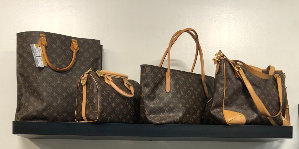 pawndetroit's tweet photo. Go big this year! #LouisVuitton #Shop in-store!
#lv #gucci #chanel #fashion #louisvuittonbag #lvbag #louisvuittonlover #hermes #prada #luxury #balenciaga #lvmonogram #lvlover #fendi #lvaddict #style #love #yeezy #lvlove #louisvuittonaddict #luxurylifestyle https://t.co/cz0cuJb6uG